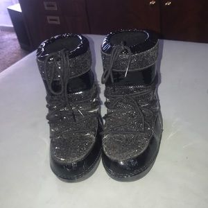 Cape Robbin BLACK GLITTER MOON BOOTS
